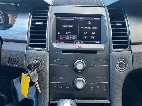 Used 2013 Ford Taurus SEL image 16