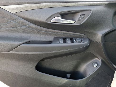 Used 2025 Buick Envista Sport Touring w/ Convenience II Package image 10