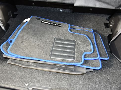 Used 2025 Mitsubishi Outlander SEL image 50