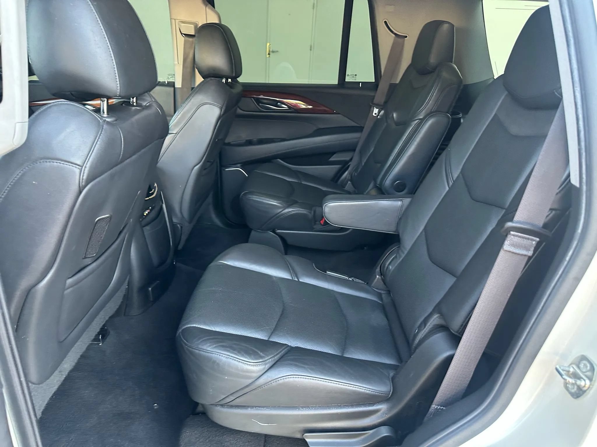 Used 2015 Cadillac Escalade Luxury AWD/4WD image 17