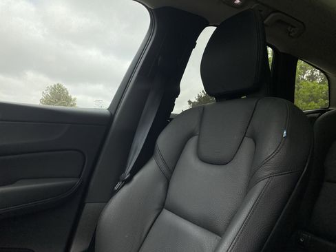 Used 2024 Volvo XC60 B5 Plus image 17