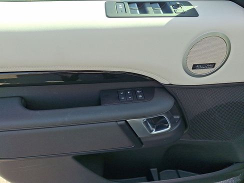 Certified 2026 Land Rover Discovery S AWD/4WD image 18