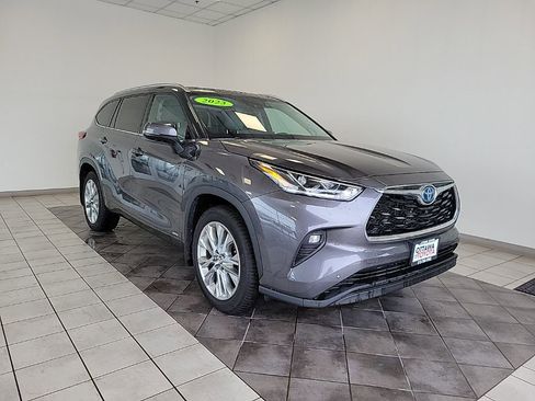 Used 2023 Toyota Highlander Limited AWD/4WD image 1