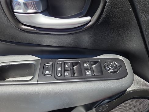 Used 2023 Jeep Renegade Altitude w/ Convenience Group I AWD/4WD image 30