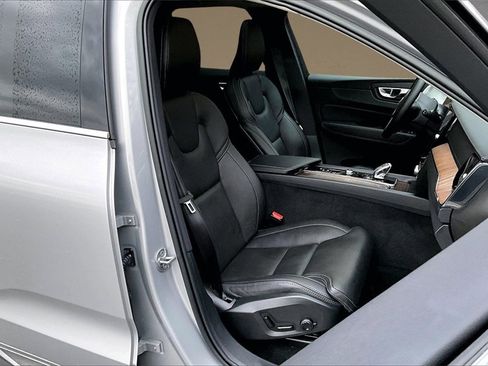 Certified 2023 Volvo XC60 B5 Ultimate image 29
