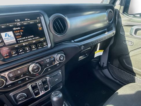 Certified 2023 Jeep Wrangler Unlimited w/ Sun & Screen Package AWD/4WD image 24