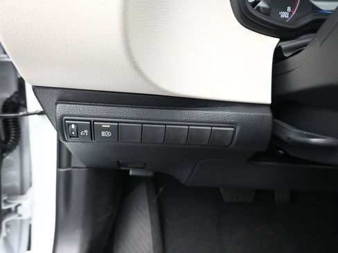 Used 2025 Toyota Corolla LE image 11