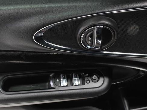 Used 2017 MINI Cooper Clubman S image 13