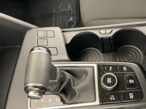 Used 2025 Kia Sportage LX FWD image 19
