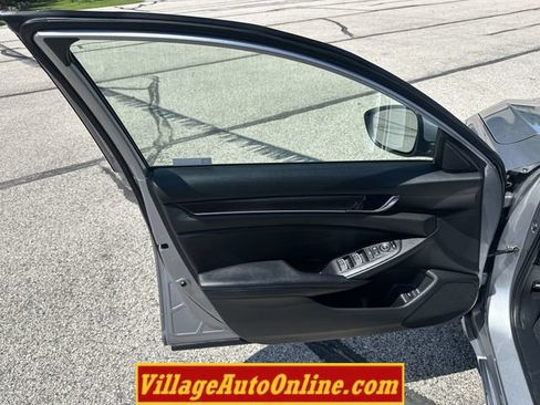 Used 2018 Honda Accord EX image 9