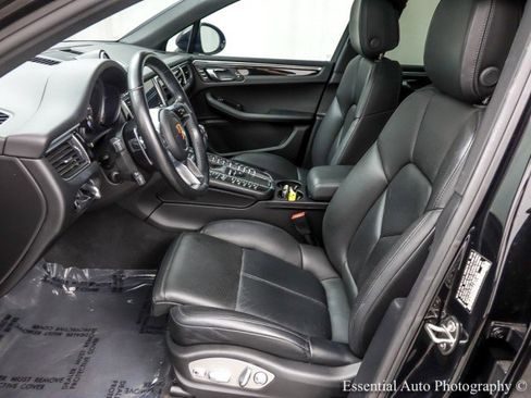 Used 2018 Porsche Macan Sport Edition AWD/4WD image 11
