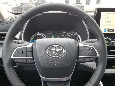 Certified 2026 Toyota Highlander XLE AWD/4WD image 18