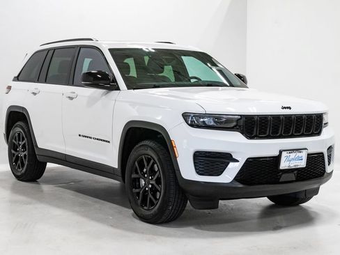 Used 2024 Jeep Grand Cherokee Altitude AWD/4WD image 6