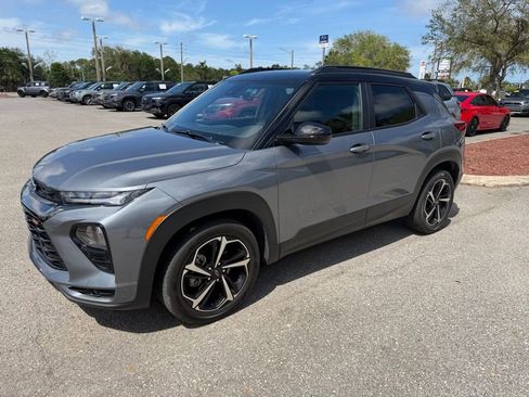 Used 2021 Chevrolet TrailBlazer RS w/ Technology Package FWD image 12
