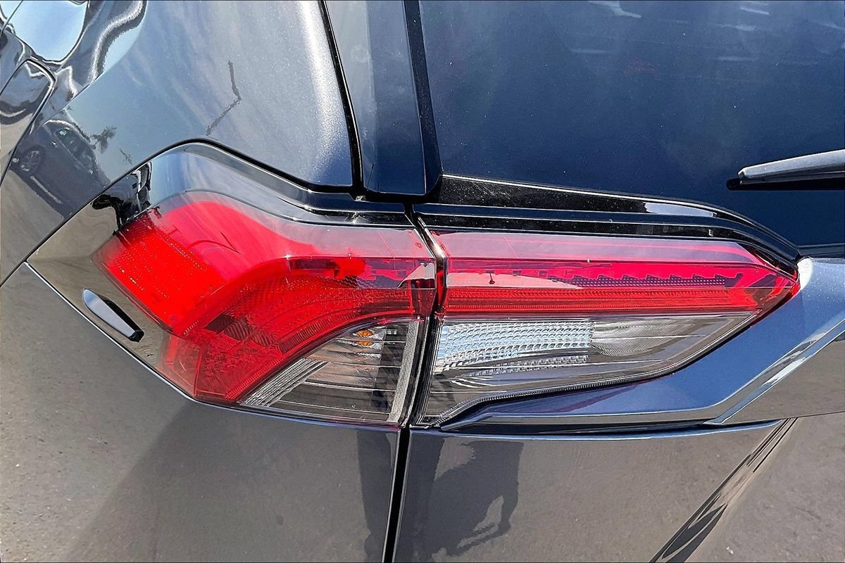Used 2024 Toyota RAV4 LE AWD/4WD image 28