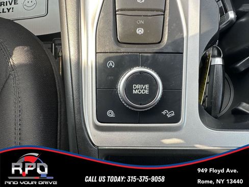 Used 2021 Ford Explorer XLT AWD/4WD image 25