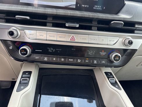 Used 2023 Kia Telluride EX w/ EX Captain's Chair Package AWD/4WD image 21