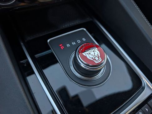 Used 2019 Jaguar F-PACE R-Sport image 26