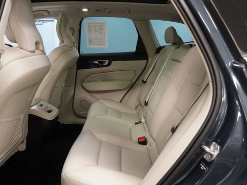 Used 2020 Volvo XC90 T6 Momentum image 27