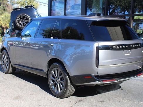 Used 2023 Land Rover Range Rover SE image 9
