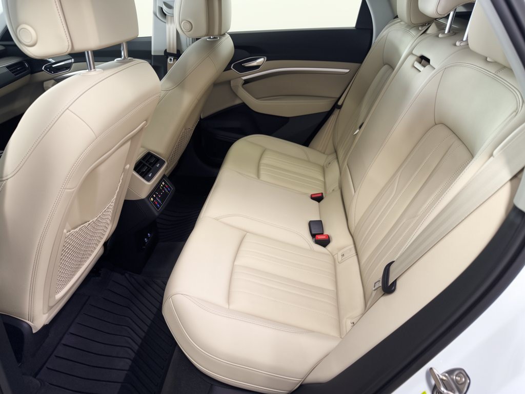 Used 2024 Audi Q8 e-tron Premium Plus AWD/4WD image 24