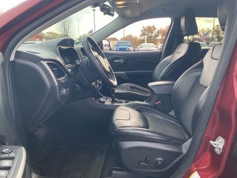 Used 2019 Jeep Cherokee Latitude Plus w/ Cold Weather Group image 20