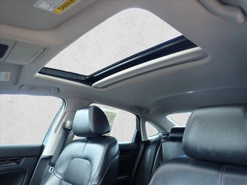 Used 2022 Honda Civic Touring image 12