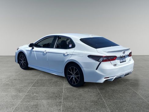 Used 2023 Toyota Camry SE w/ Convenience Package FWD image 3