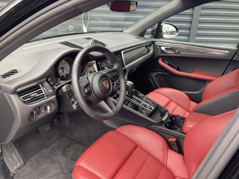 Certified 2025 Porsche Macan S AWD/4WD image 4