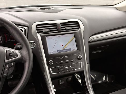 Used 2020 Ford Fusion SE FWD image 31
