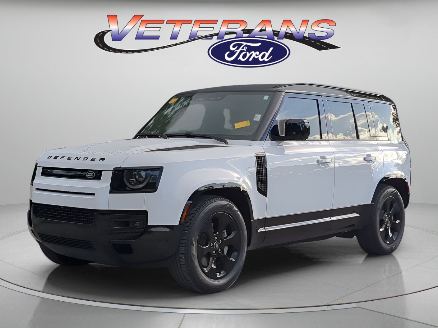 Used 2024 Land Rover Defender 110 X-Dynamic SE AWD/4WD image 1