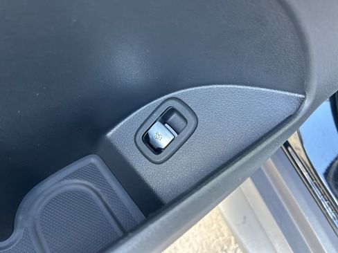 Used 2025 Mercedes-Benz GLC 43 AMG 4MATIC image 37