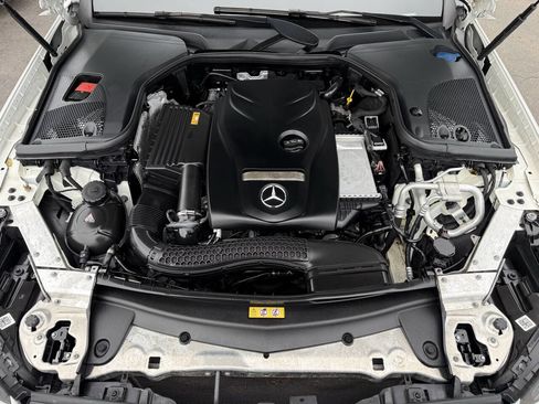 Used 2018 Mercedes-Benz E 300 4MATIC image 17