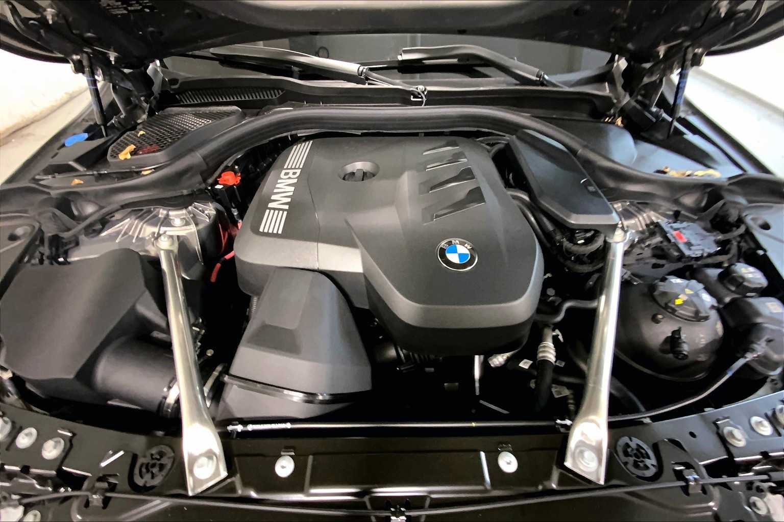 Used 2026 BMW 530i xDrive w/ Premium Package AWD/4WD image 16