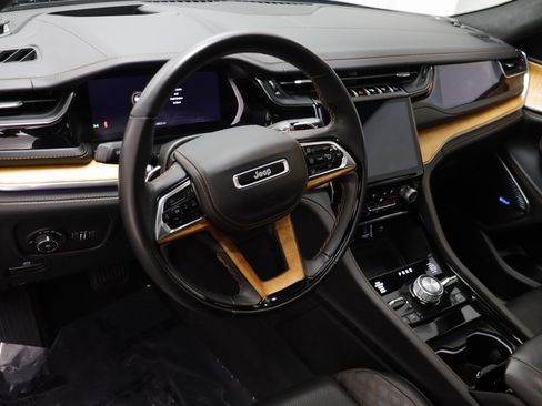 Used 2022 Jeep Grand Cherokee Summit image 6