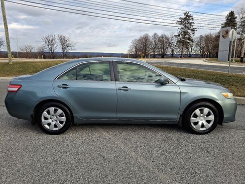 Used 2011 Toyota Camry LE image 8