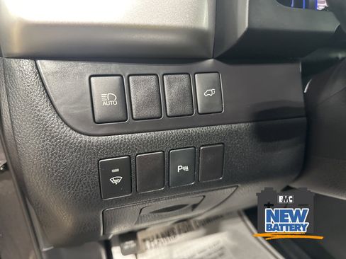 Used 2019 Toyota Highlander Limited w/ Protection Package #3 AWD/4WD image 17