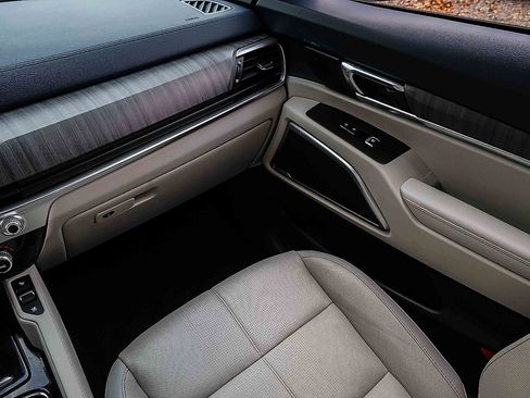 Certified 2023 Kia Telluride EX w/ EX Captain's Chair Package image 18