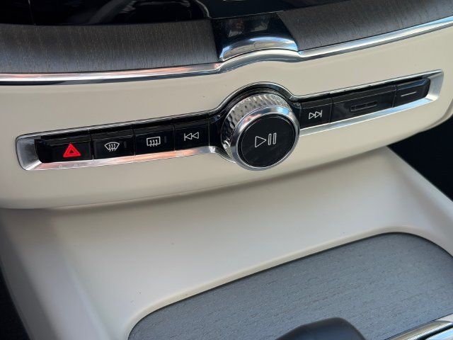 Certified 2024 Volvo XC60 B5 Plus AWD/4WD image 26