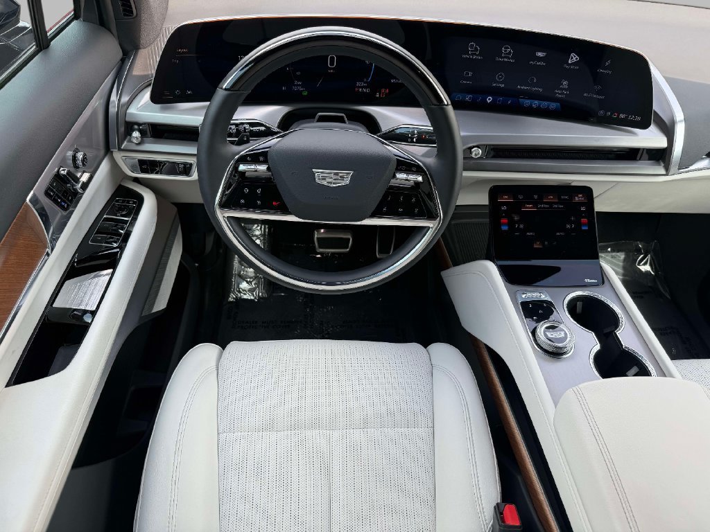 Certified 2026 Cadillac Vistiq Luxury AWD/4WD image 4