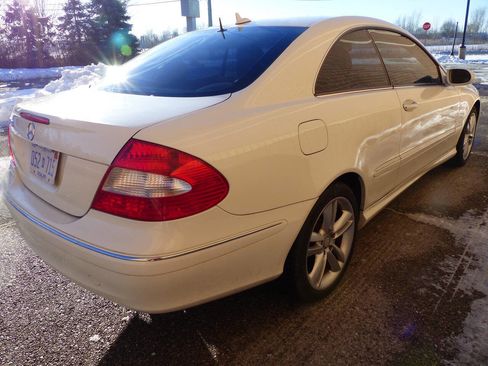 Used 2009 Mercedes-Benz CLK 350 Coupe image 9