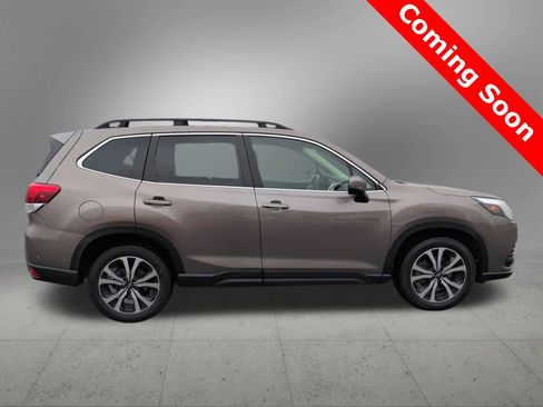 Used 2022 Subaru Forester Limited image 7