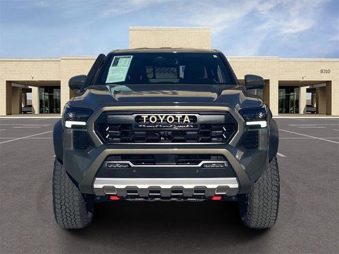 Used 2025 Toyota Tacoma TRD Sport image 2