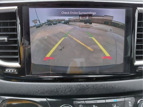 Used 2023 Chrysler Pacifica Touring-L image 36