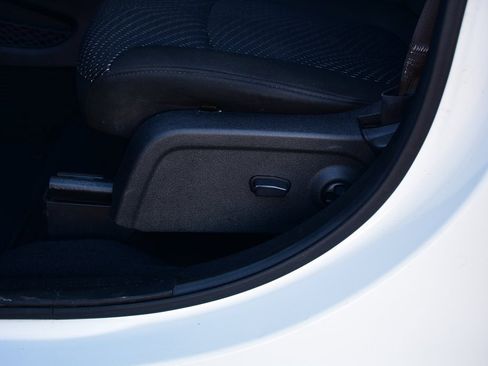 Used 2020 Dodge Journey SE w/ SE Popular Equipment Group image 17