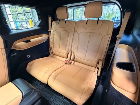 Used 2024 Jeep Grand Cherokee L Summit AWD/4WD image 18