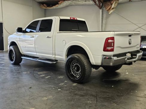 Used 2022 RAM 2500 Laramie AWD/4WD image 2