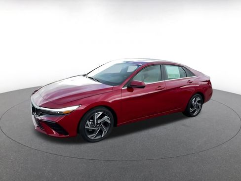 Used 2025 Hyundai Elantra Limited image 8