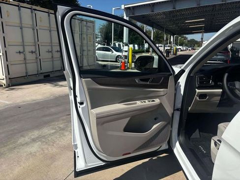 New 2026 Volkswagen Atlas SEL image 10