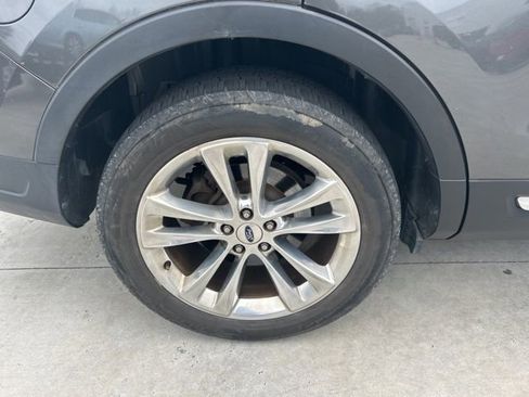 Certified 2018 Ford Explorer XLT w/ Equipment Group 202A image 3